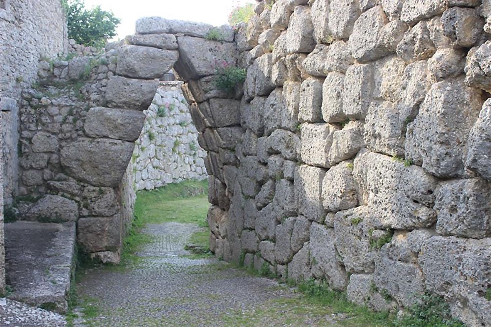 L’Acropoli di Arpino: Un Tesoro Archeologico nel Cuore dell’Italia