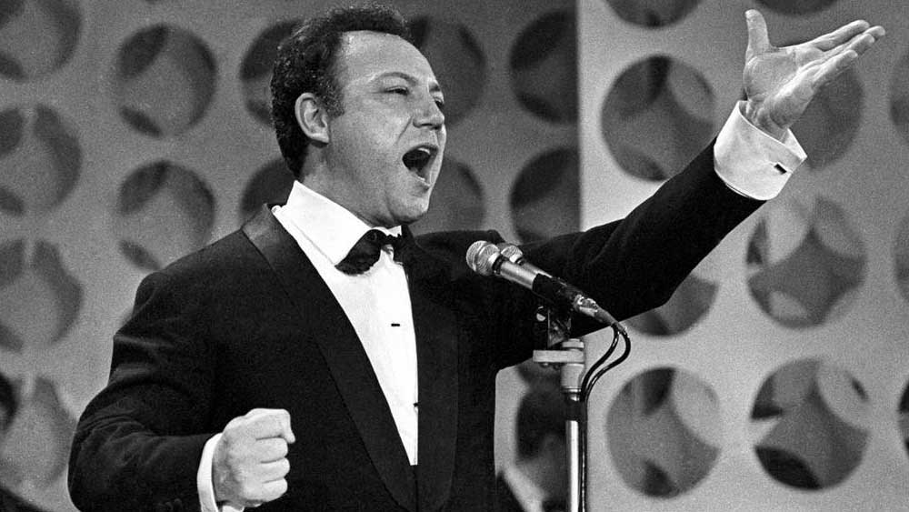 Un francobollo per Claudio Villa, la voce di un secolo